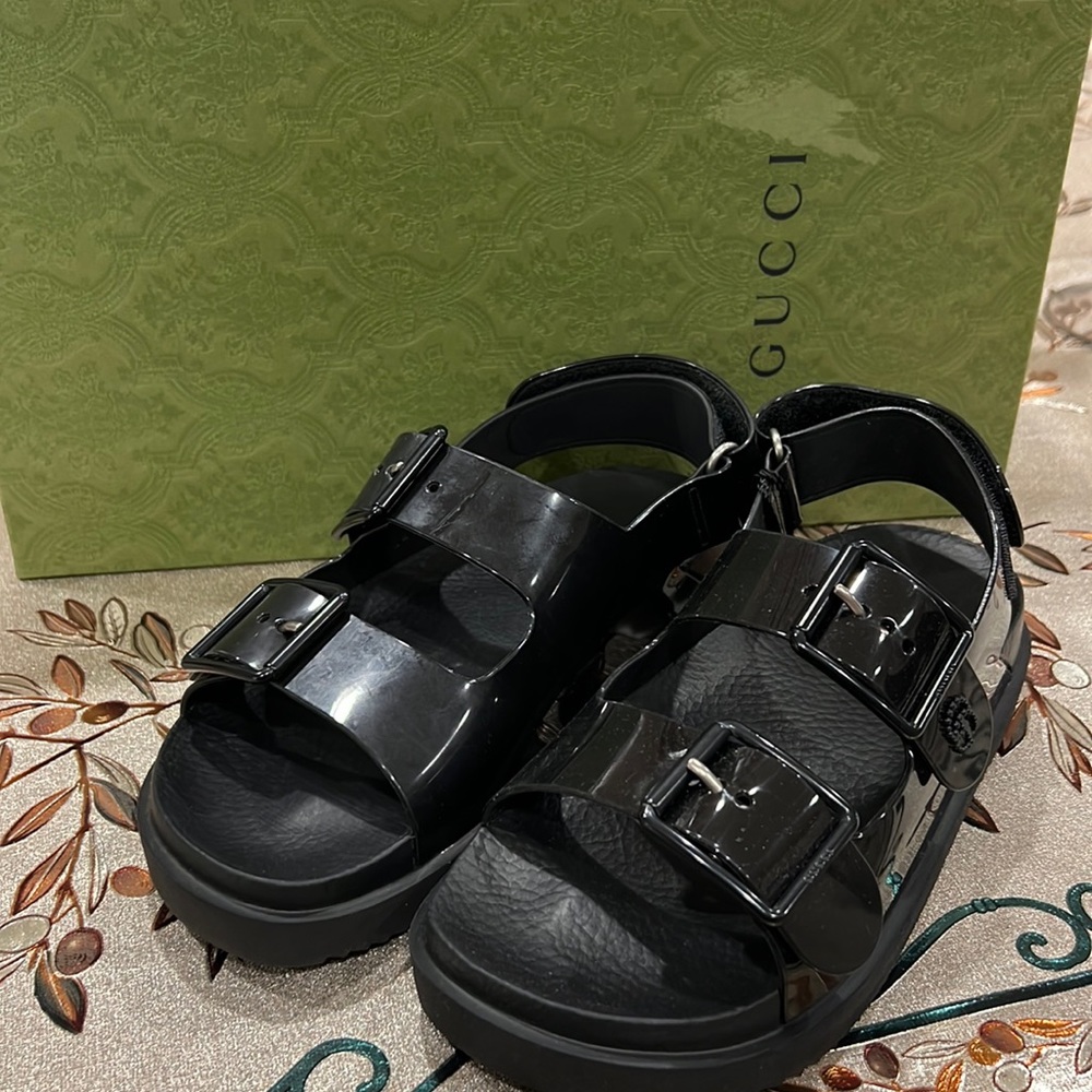Gucci Isla Rubber Sandals